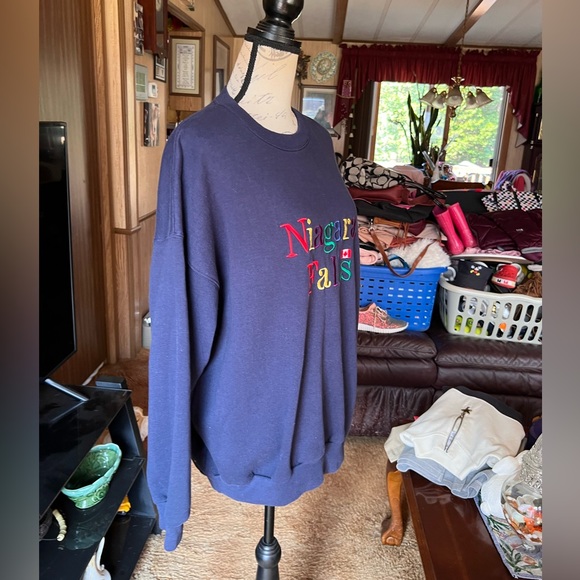 90s Niagara Falls Canada Crewneck Sweatshirt
Embroidery Spellout Blue Color. - Picture 11 of 16